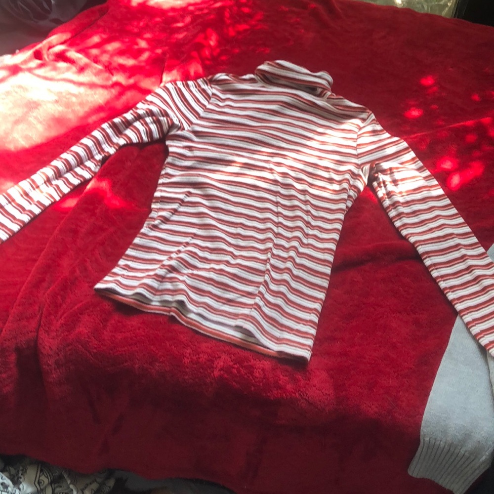 Red and white stripped high turtle neck with long sleeves